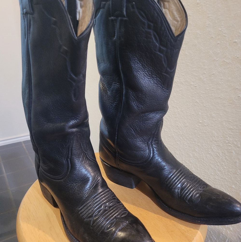 Elegant Black Leather Cowboy Boots